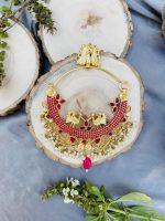 Intricate golden earrings with rubby touch