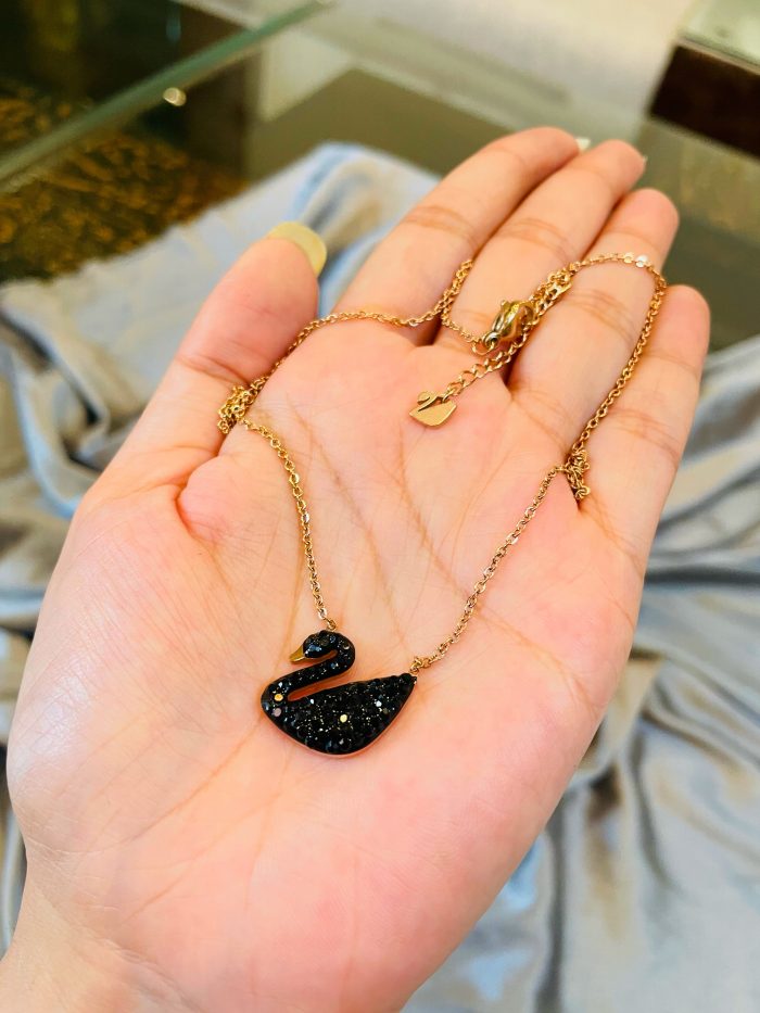 Swan necklace - Image 3