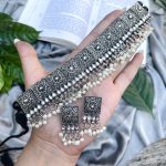amira choker set