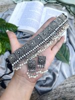 amira choker set