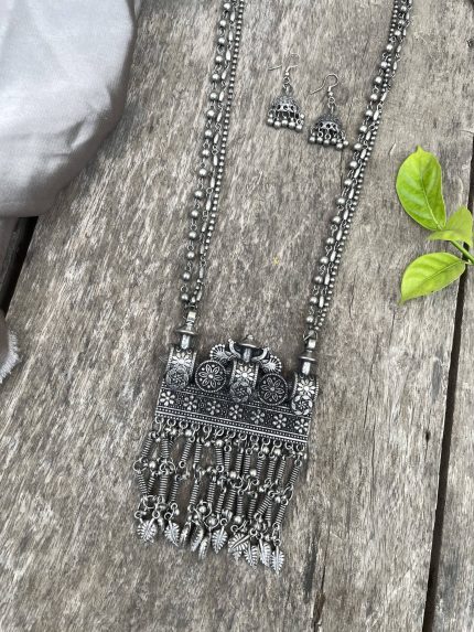 Suhasini long necklace
