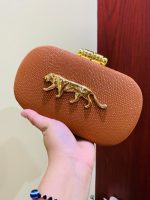 Sabya clutch