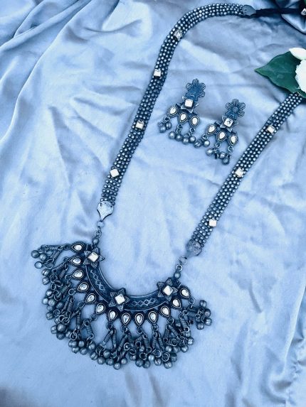 keerat long necklace