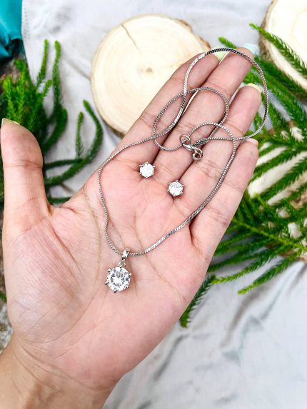 Single stone necklace