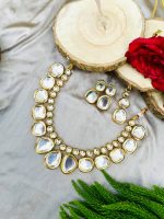 Niki necklace with mangtika
