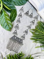 Ravina long necklace