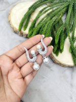 Asim Ad pearl earrings