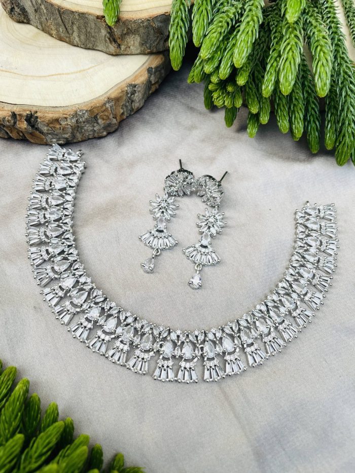 Madhvi Ad necklace - Image 1