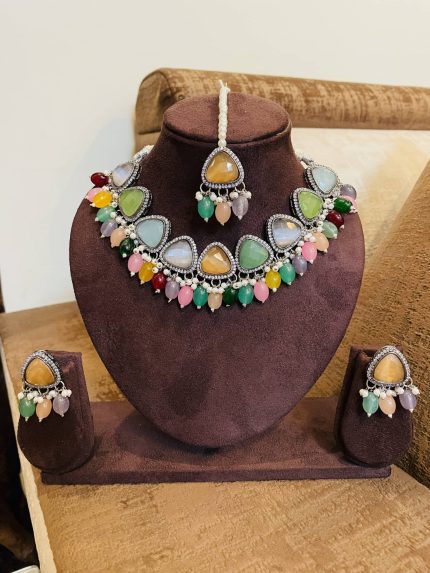 Monalisa stone necklace