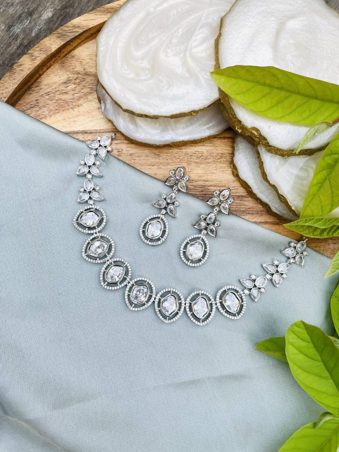 Mona Ad necklace - Image 1