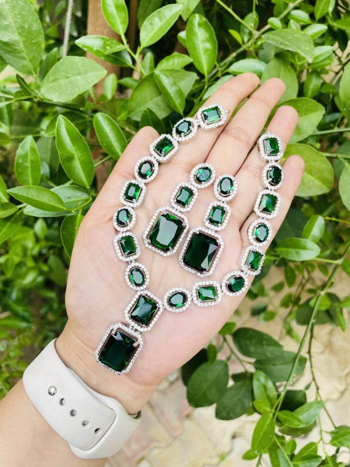 Simi green Ad necklace - Image 2