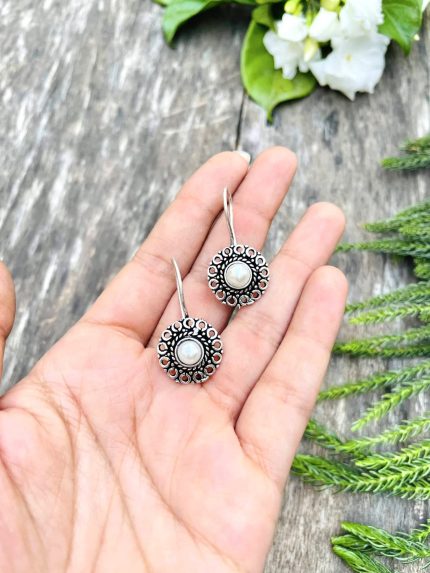 Pearl brass loops earrings