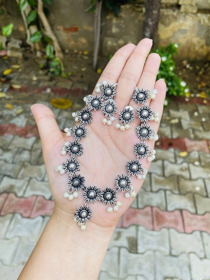 Rafida brass necklace