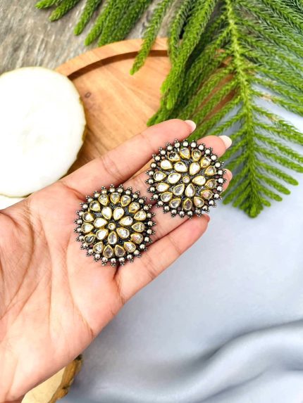 Dual tone studs