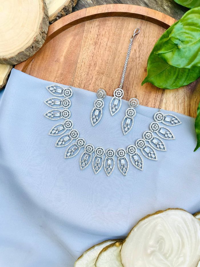 Leaf Ad necklace - Image 2