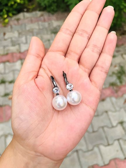 Pearl stone earrings