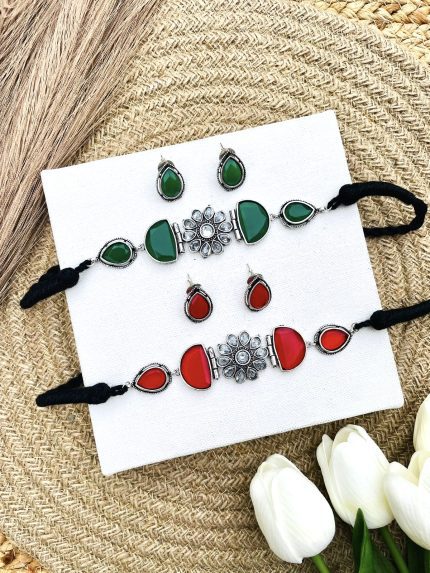 Vinu brass necklace