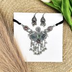 Aruni choker