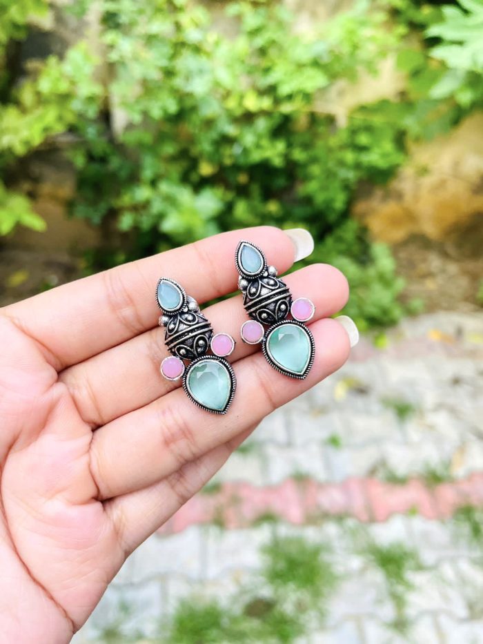 Cute brass studs - Image 1