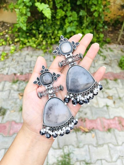 Vartika earrings Grey