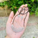 Simran ad Mangalsutra
