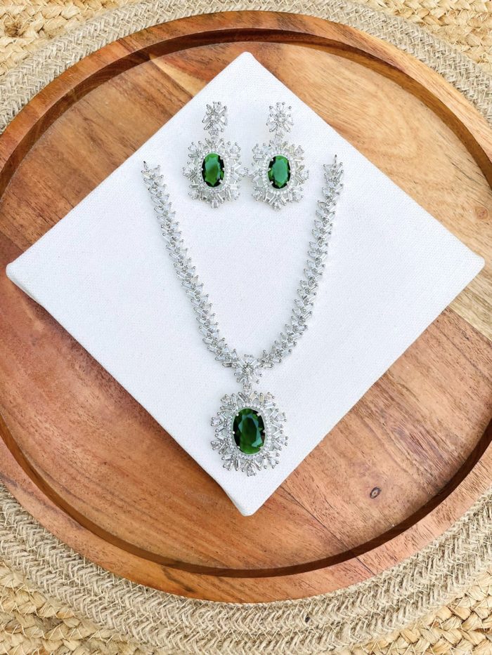 Dyuti Ad necklace Green - Image 1