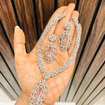 Geeta ad necklace white