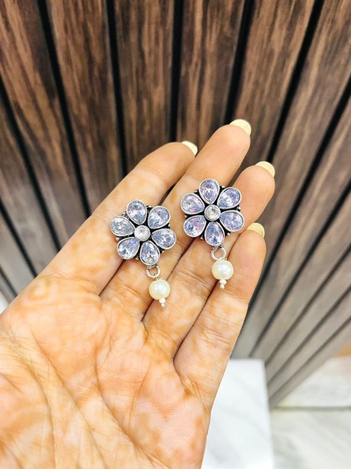 Flower with pearl brass earrings - Image 1