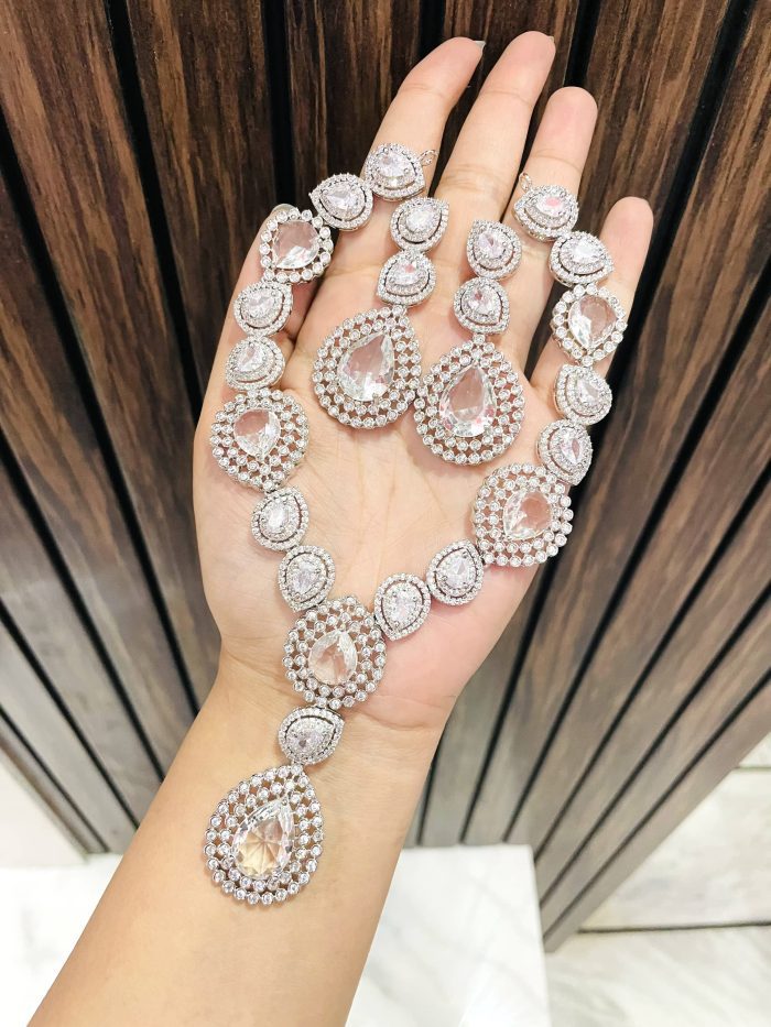 Rucha ad necklace white - Image 1