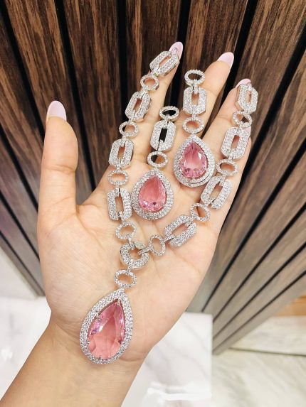 Chain pattern ad necklace pink