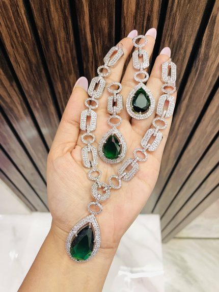 Chain pattern ad necklace green