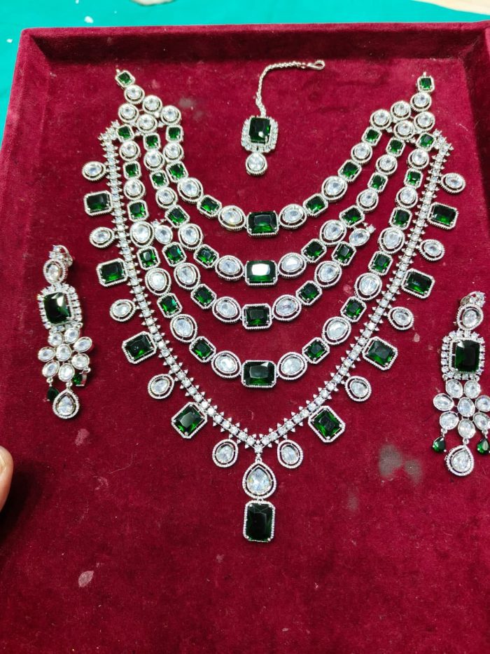 Parineeti Chopra wedding necklace - Image 3