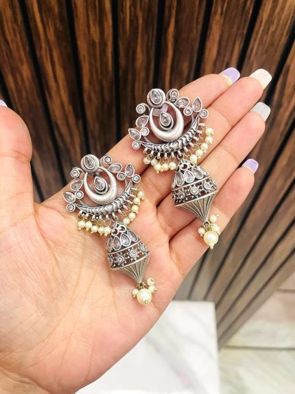 Pragun brass earrings