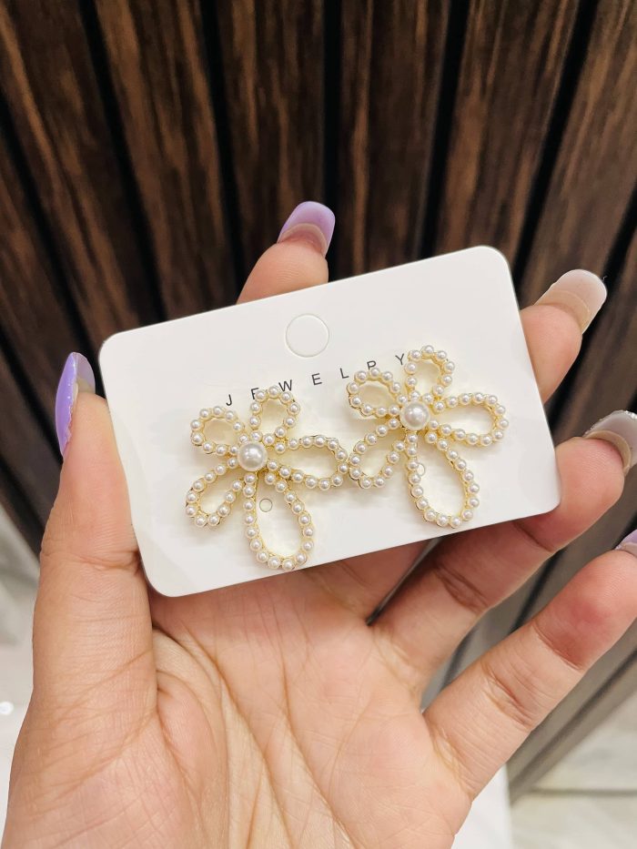 Pearl flower studs - Image 3