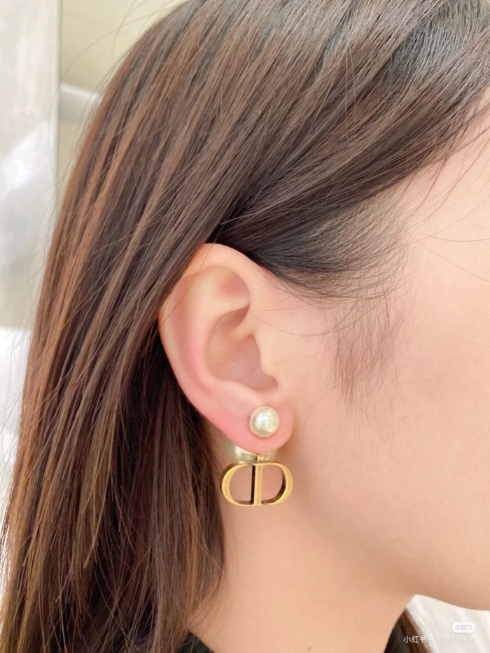 CD pearl earring - Image 5