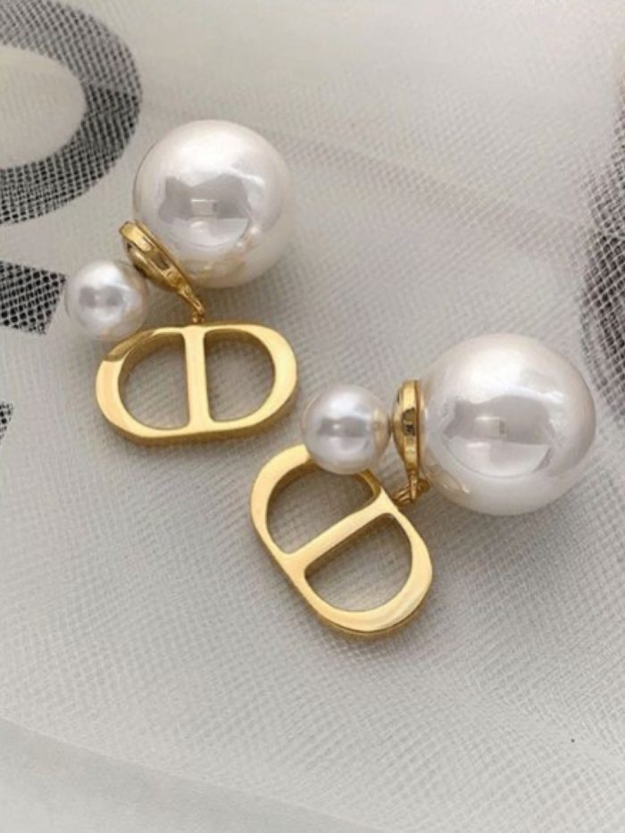 CD pearl earring - Image 6