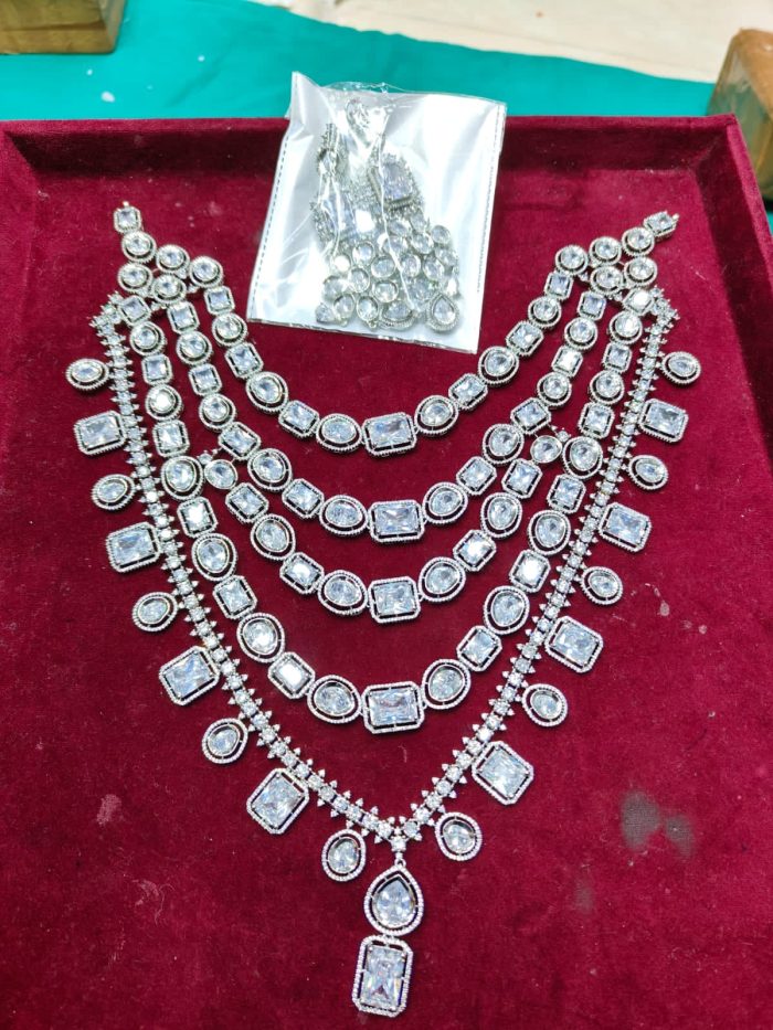 Parineeti Chopra wedding necklace - Image 4
