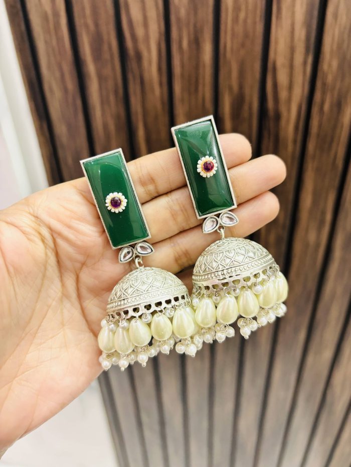 Soni brass earrings Green - Image 1