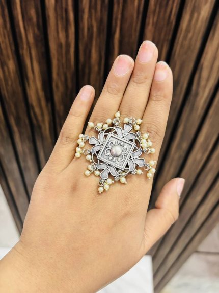 Square latkan brass ring