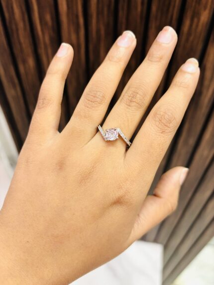 Single stone ad ring
