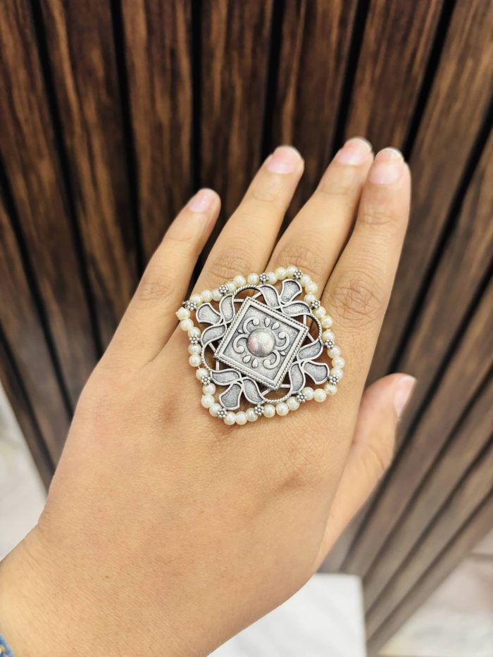 Square brass ring - Image 1