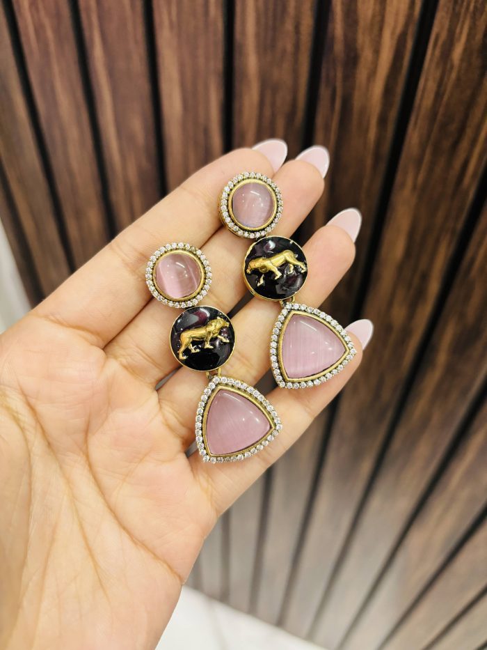Lion ad Monalisa Earrings pink - Image 1