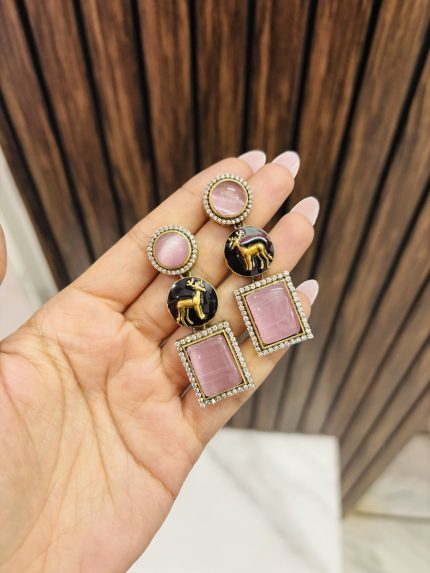 Deer ad Monalisa Earrings Pink