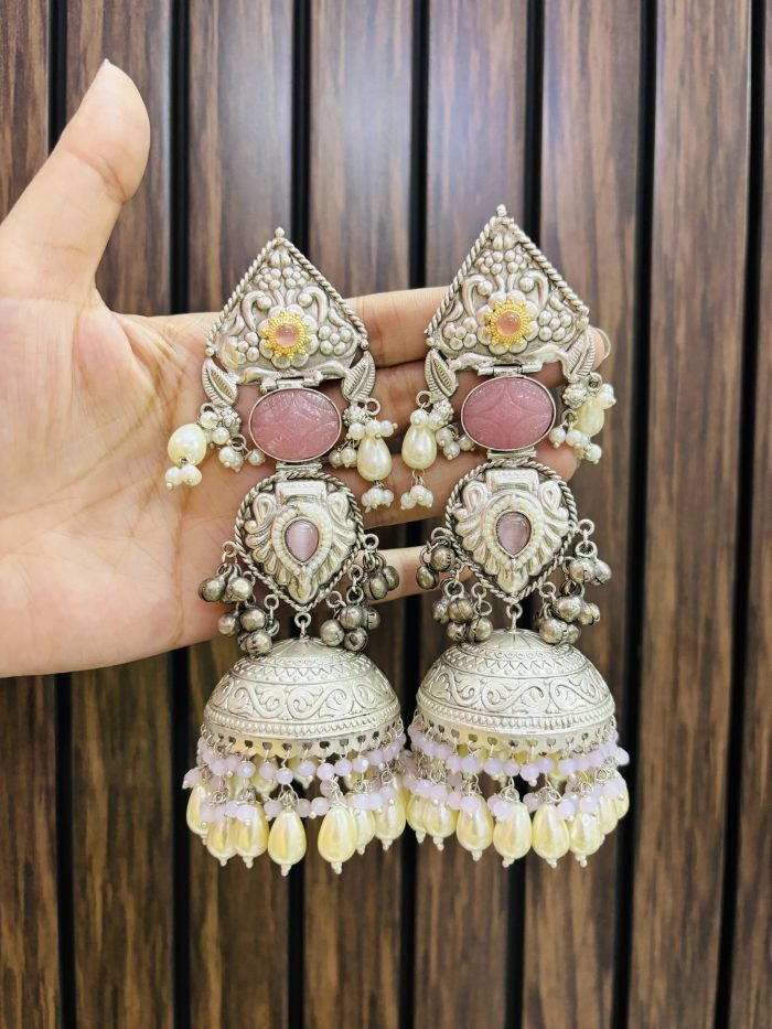 Yami brass earrings pink - Image 1