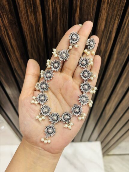 Rafida brass necklace