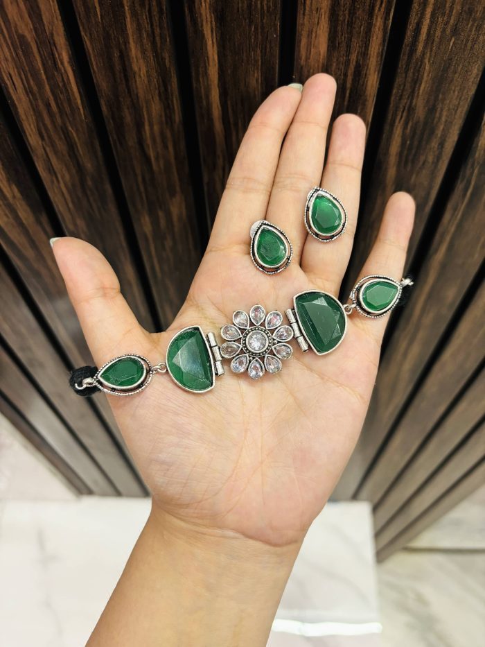 Vinu brass necklace Green - Image 1