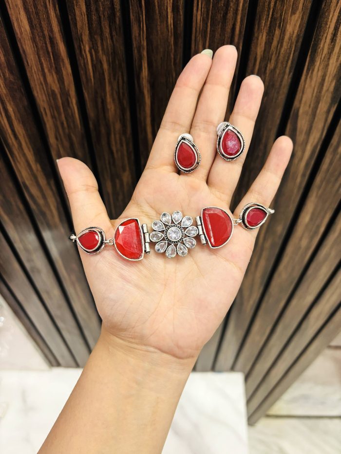 Vinu brass necklace Ruby - Image 1