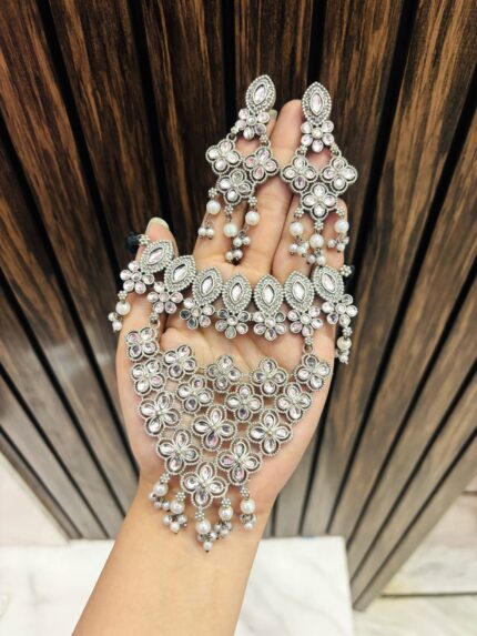 Anushka necklace