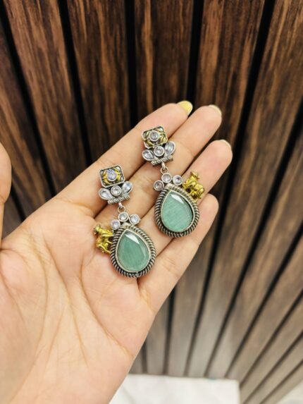 One cow brass Earrings Mint