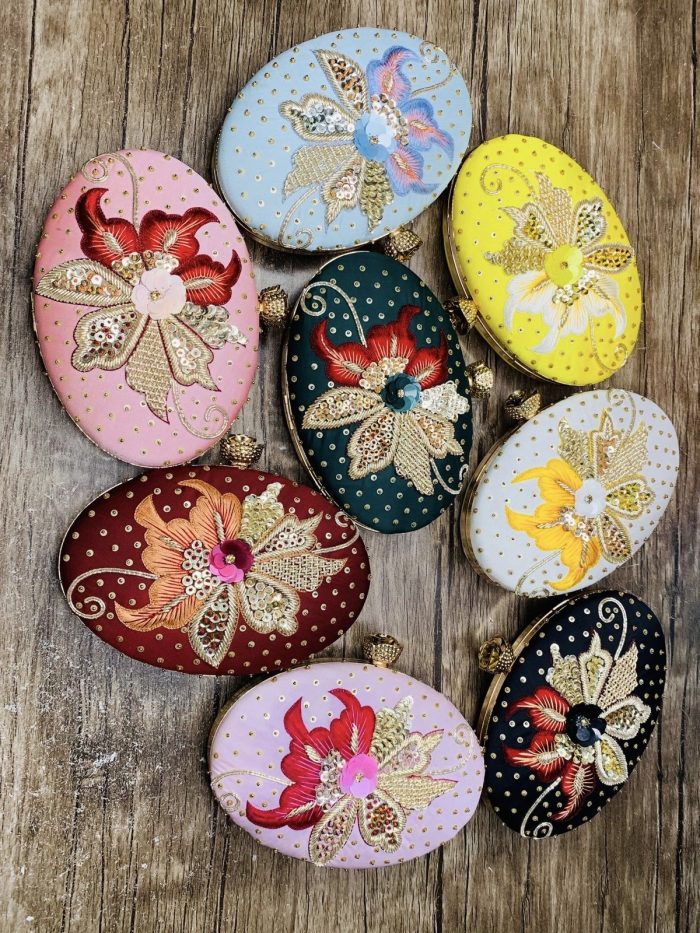 Oval clutch - Image 1